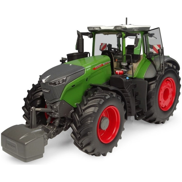 UNIVERSAL HOBBIES 1/32 FENDT 1052 VARIO EUROPE VERSION 2026