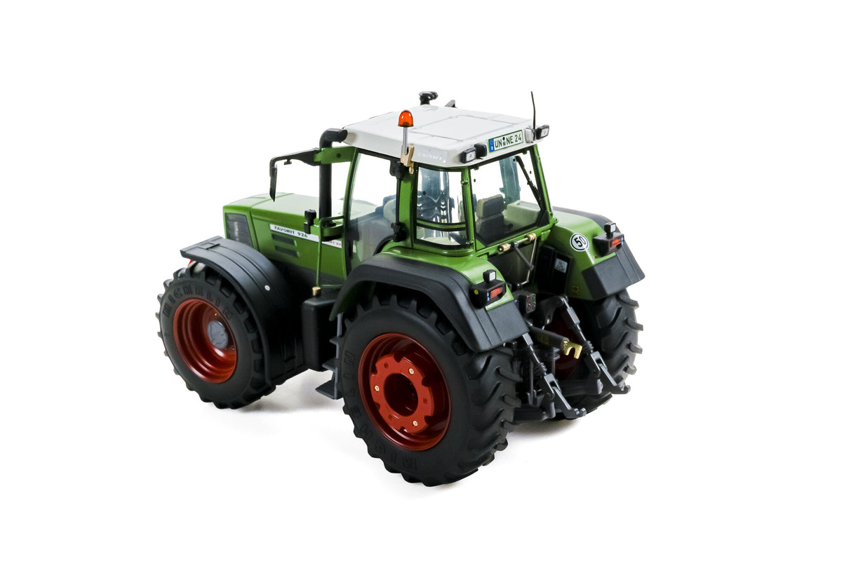 Weise - Fendt Favorit 926 Vario (1st Gen) - 1:32nd