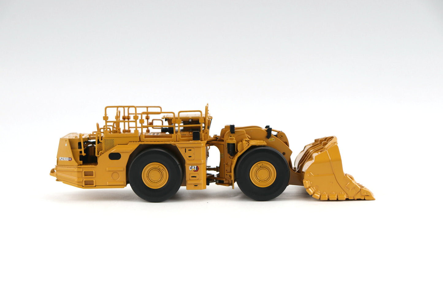Die Cast Masters - Cat R2900 XE Underground Mining Loader - 1:50
