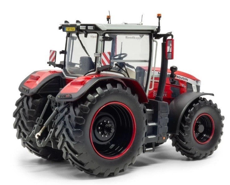 Universal Hobbies - Massey Ferguson 8S.225