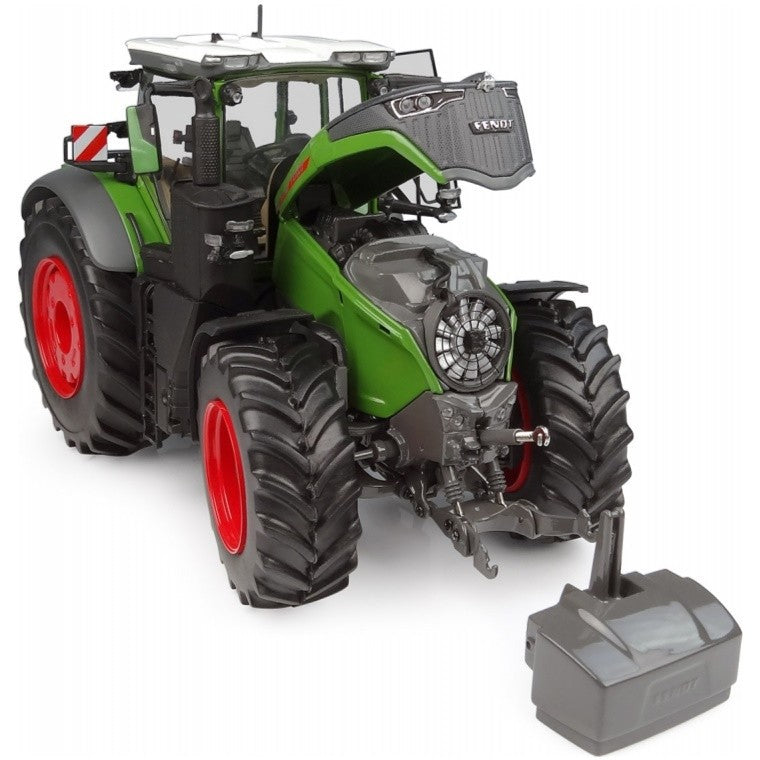 UNIVERSAL HOBBIES 1/32 FENDT 1052 VARIO EUROPE VERSION 2026