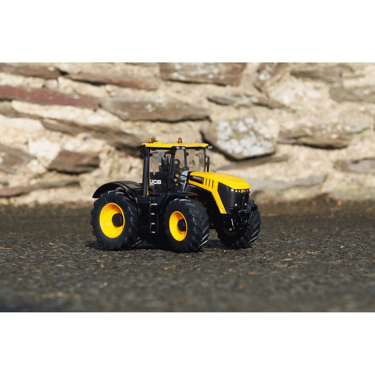 Britains - JCB 8330 Fastrac Tractor - 1:32