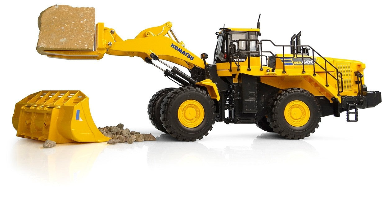 Universal Hobbies 1:50 Scale Komatsu WA600-8 Wheel Loader