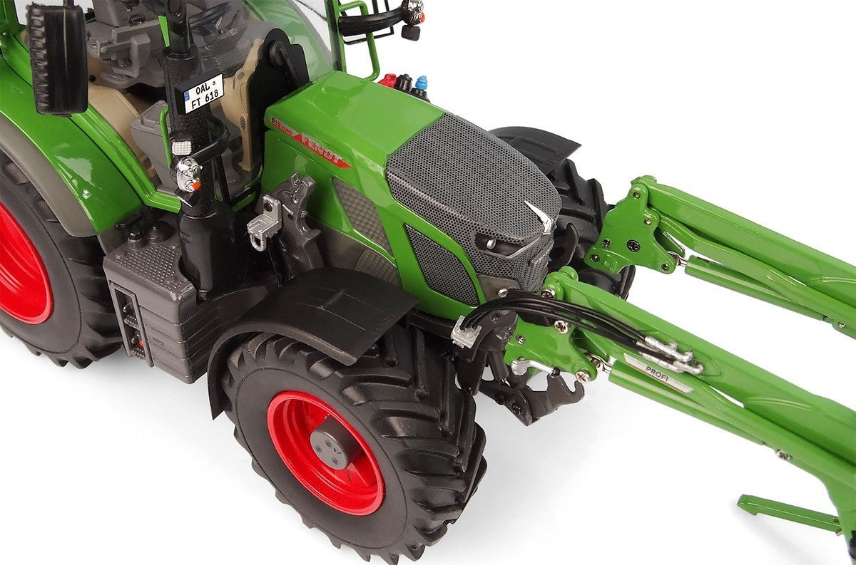 UNIVERSAL HOBBIES FENDT 618 VARIO WITH FRONT LOADER