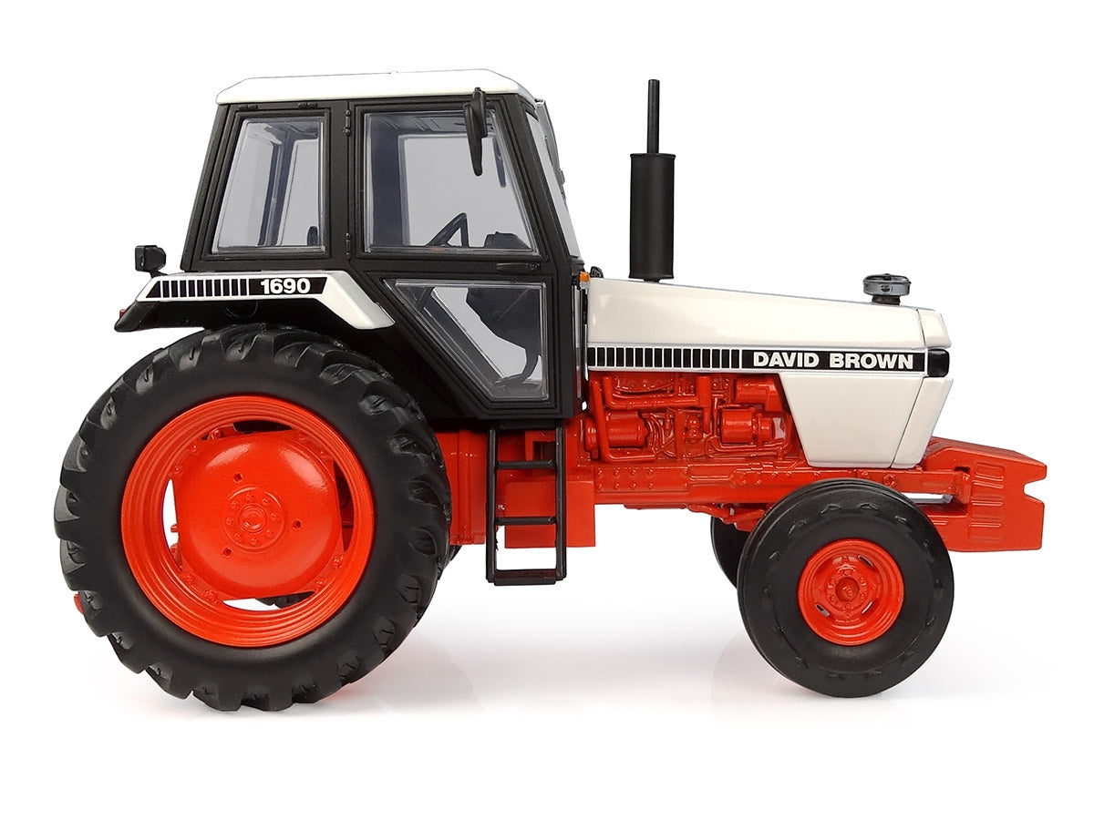 Universal Hobbies - David Brown 1690 4 wheel drive