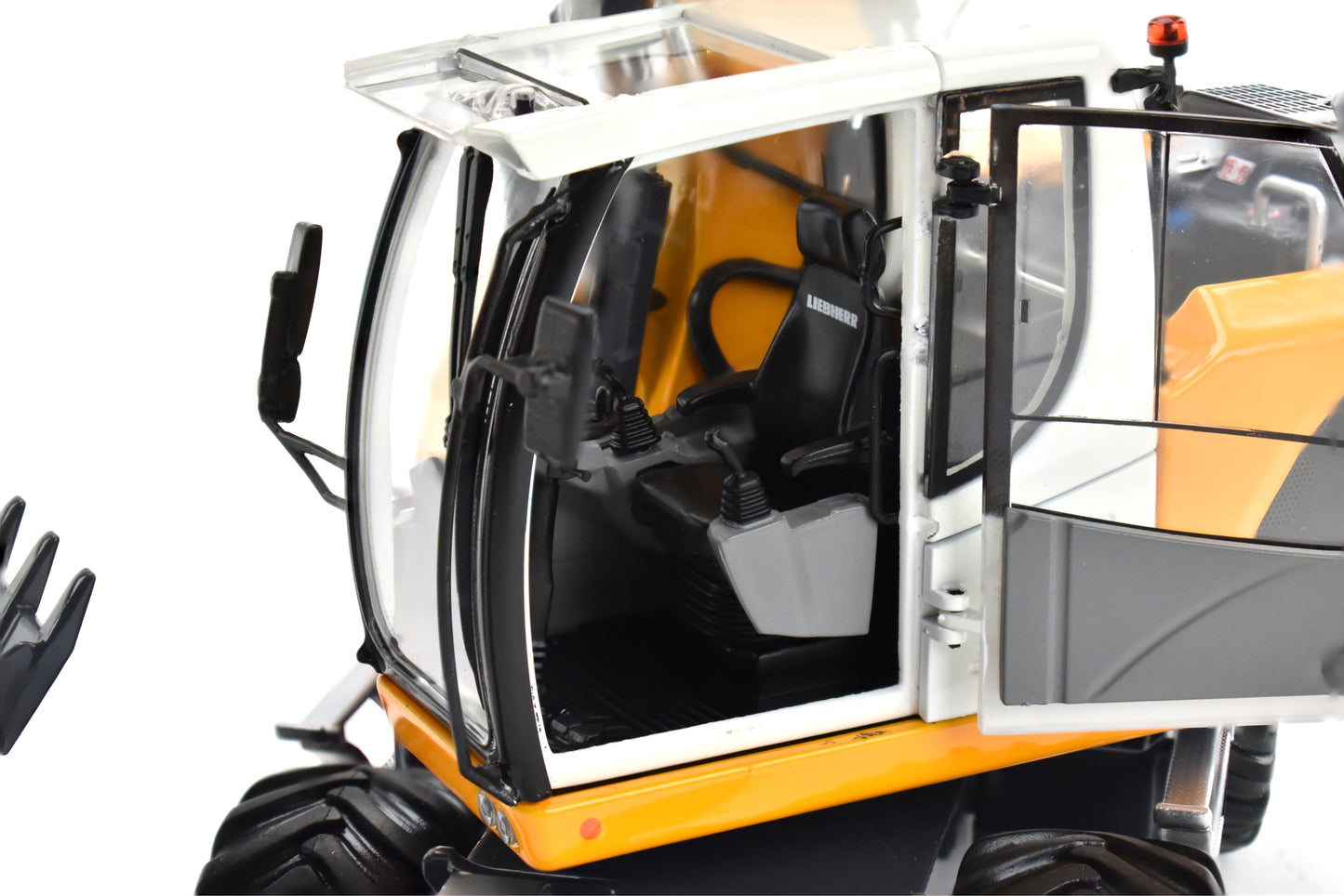 AT -  Liebherr A916 Litronic wheeled Excavator.