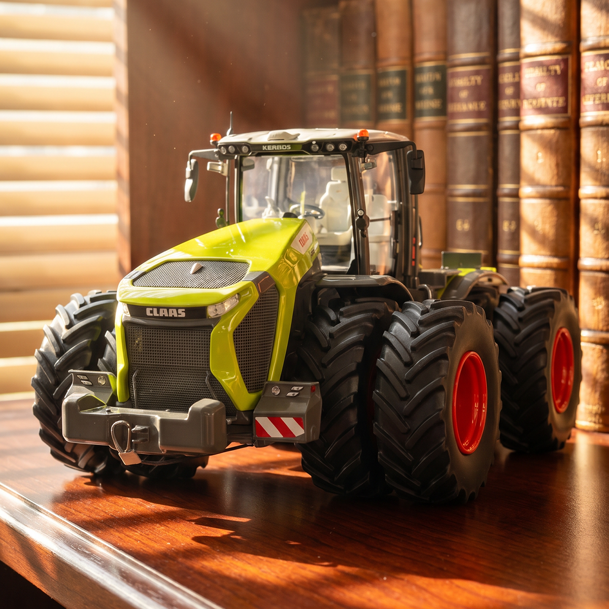 Marge Models - Claas Xerion 12.590 Trac - 1:32