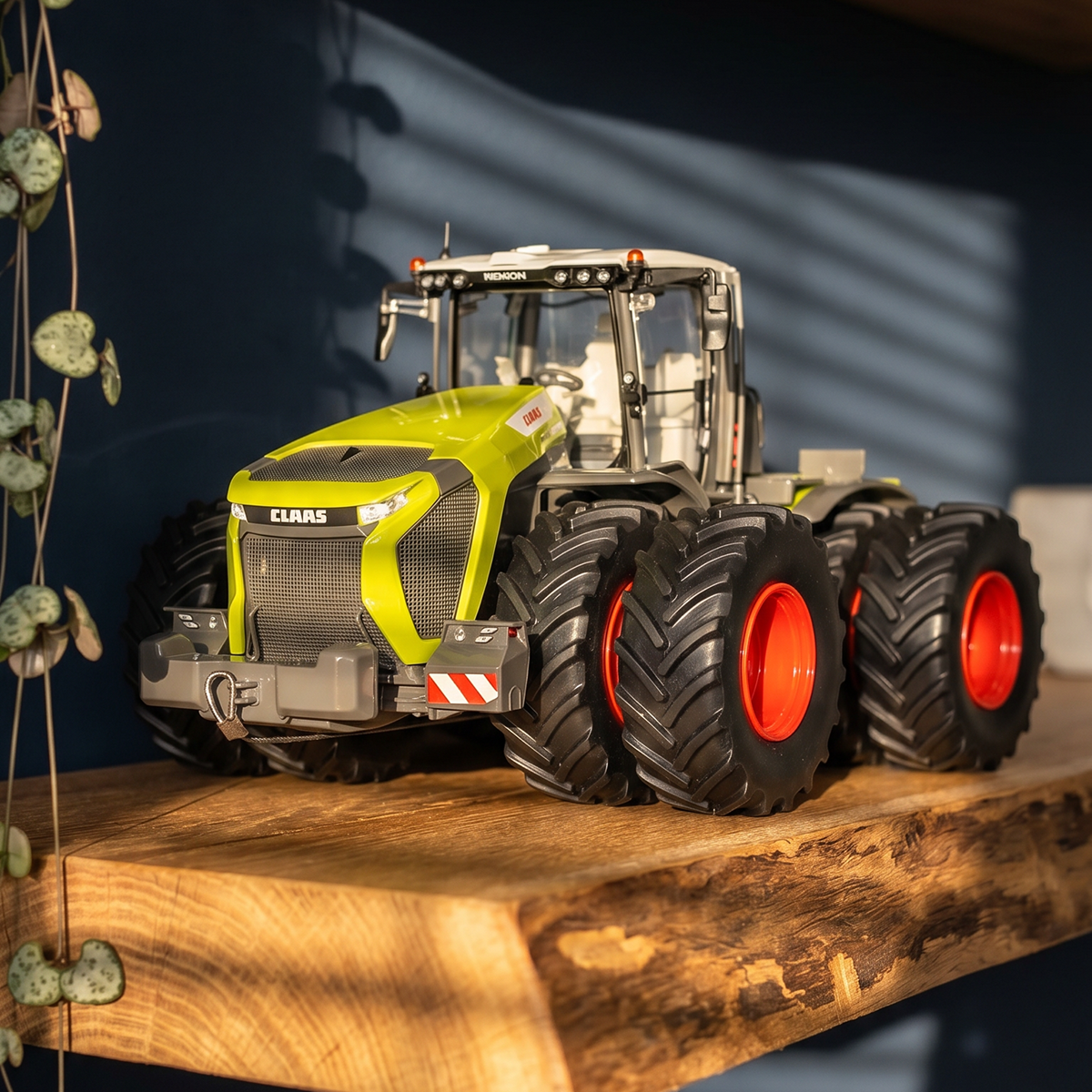 Marge Models - Claas Xerion 12.590 Trac - 1:32