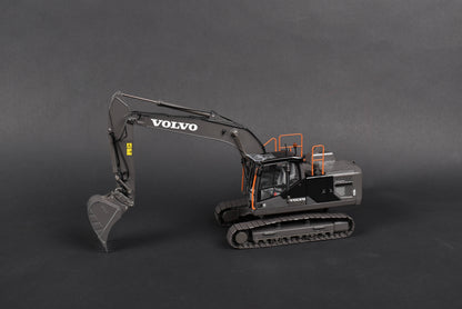 AT - Volvo EC220E Limited Black Edition - 1:32