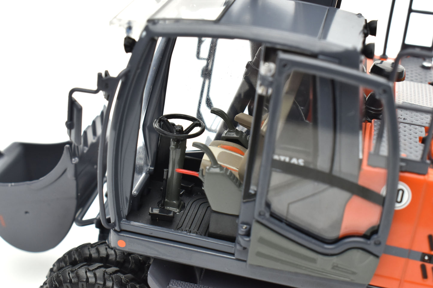 AT - Atlas 160W wheeled Excavator.