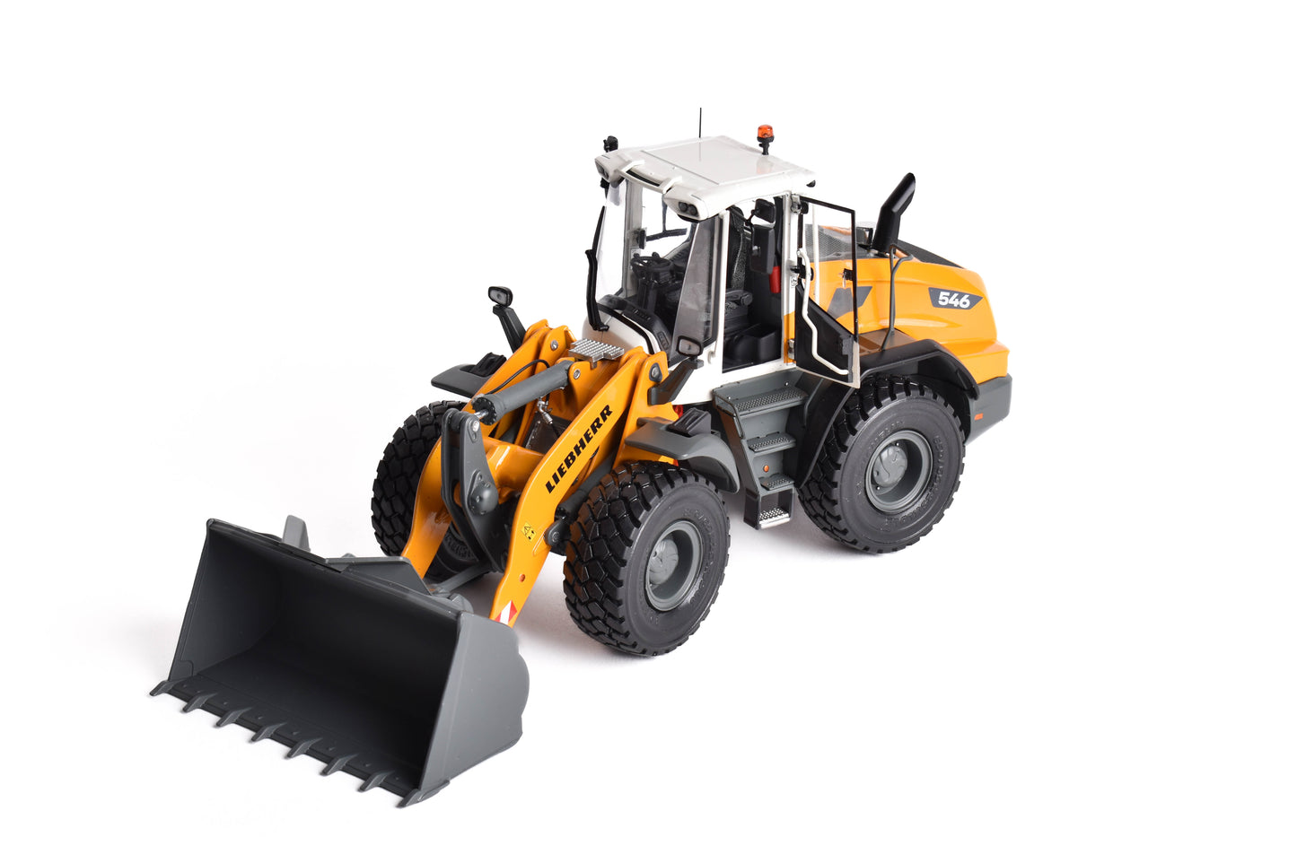 AT -  Liebherr L546 G8 Wheel loader - 1:32