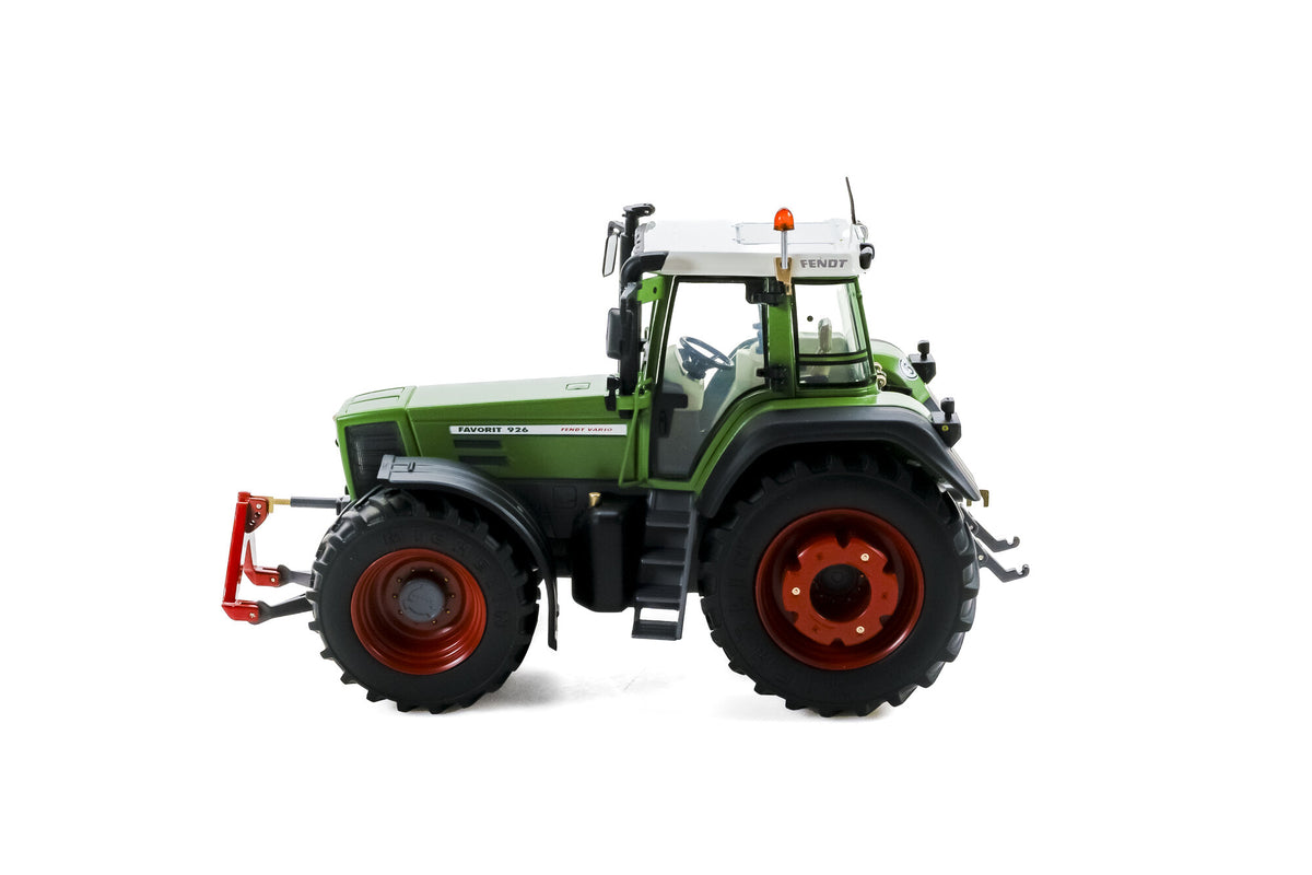 Weise - Fendt Favorit 926 Vario (1st Gen) - 1:32nd