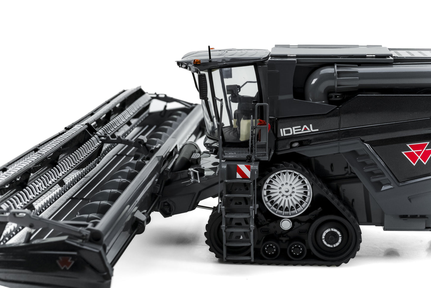 Universal Hobbies - Massey Ferguson Ideal 9T Harvester - 1:32