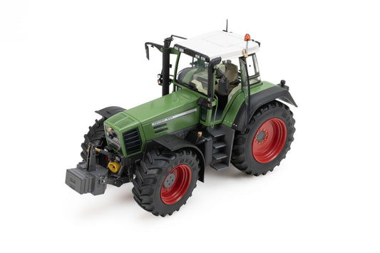 Weise - Fendt 824 Favorit - 1:32nd Scale