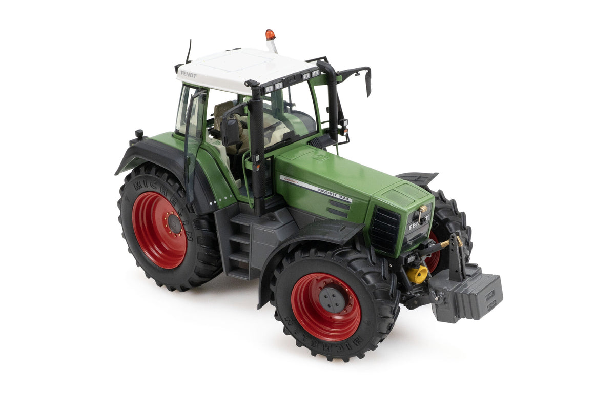 Weise - Fendt 824 Favorit - 1:32nd Scale