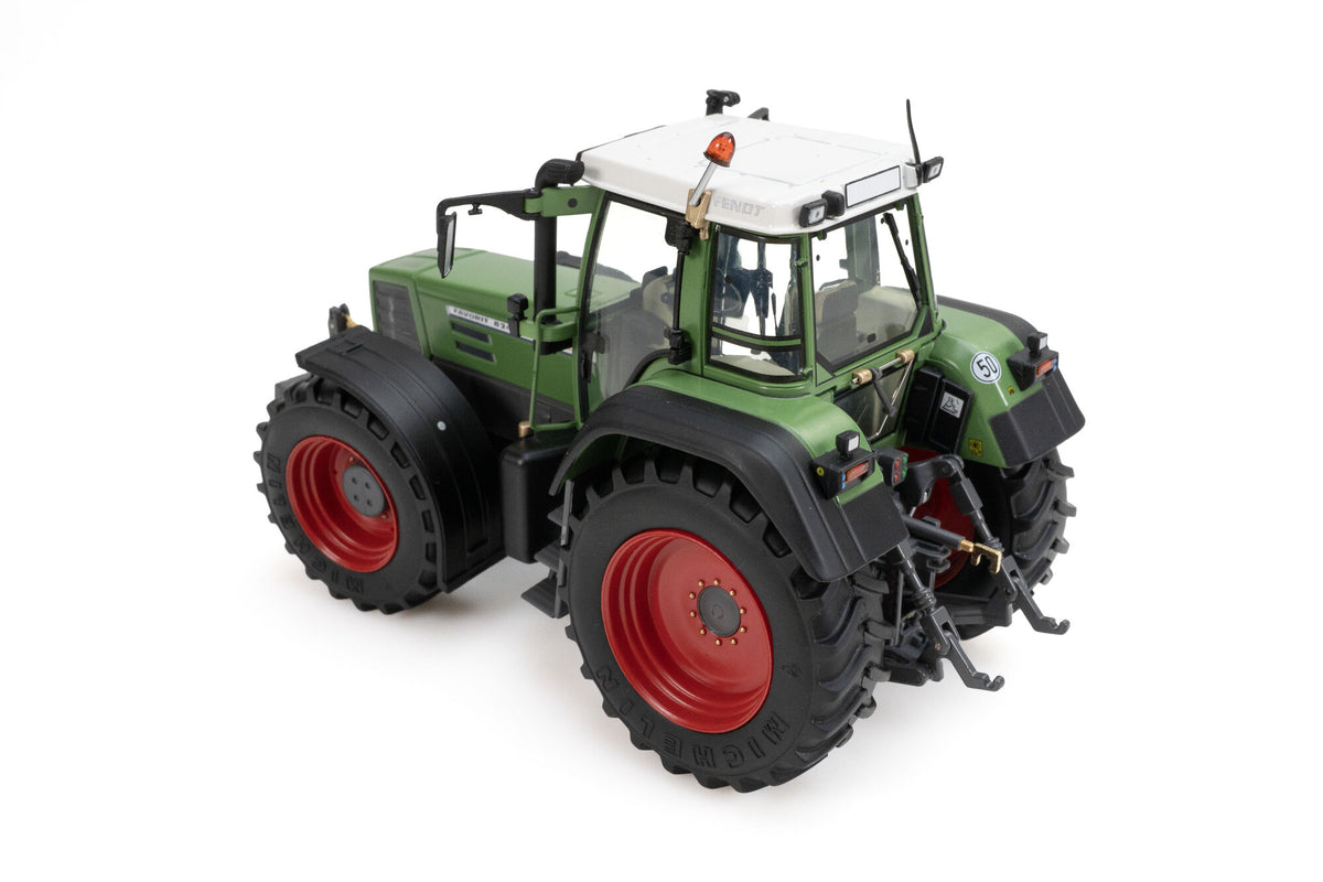 Weise - Fendt 824 Favorit - 1:32nd Scale