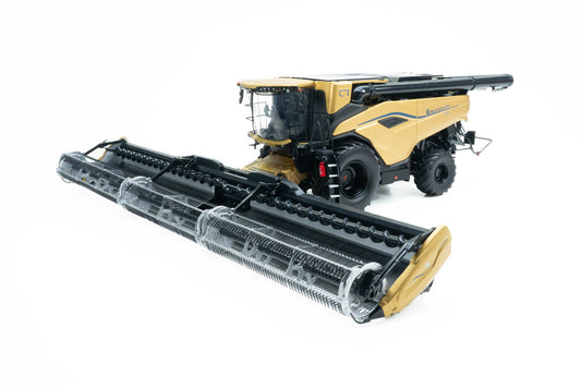 Universal Hobbies - New Holland CR11 Harvester Gold - 1:32