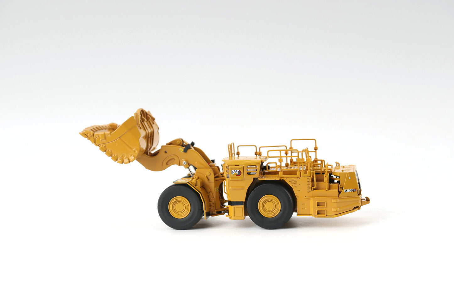 Die Cast Masters - Cat R2900 XE Underground Mining Loader - 1:50