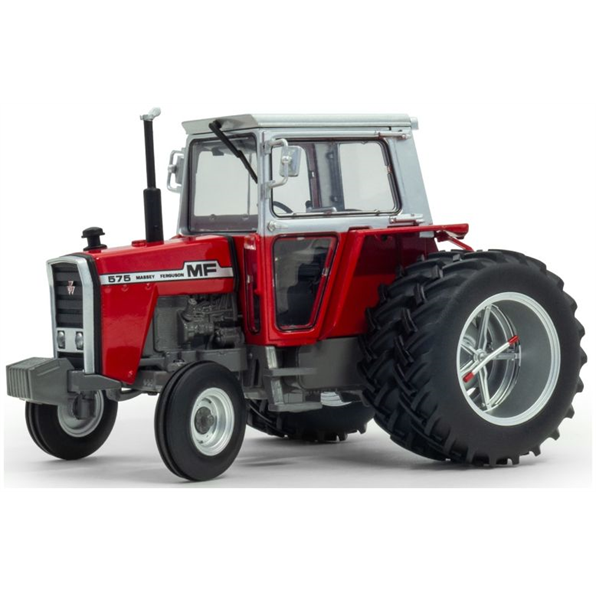 UNIVERSAL HOBBIES - Massey Ferguson 575 2wd w/Molcon Duals