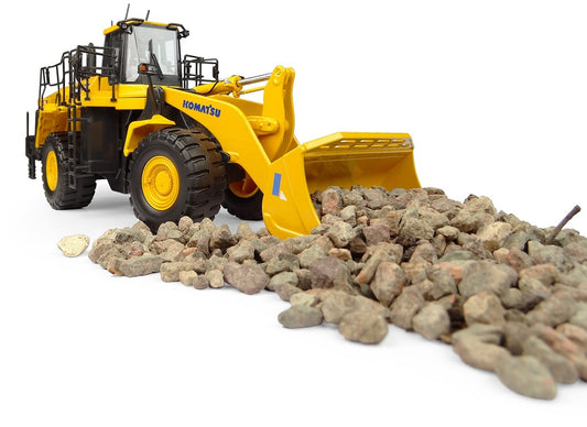 Universal Hobbies 1:50 Scale Komatsu WA600-8 Wheel Loader